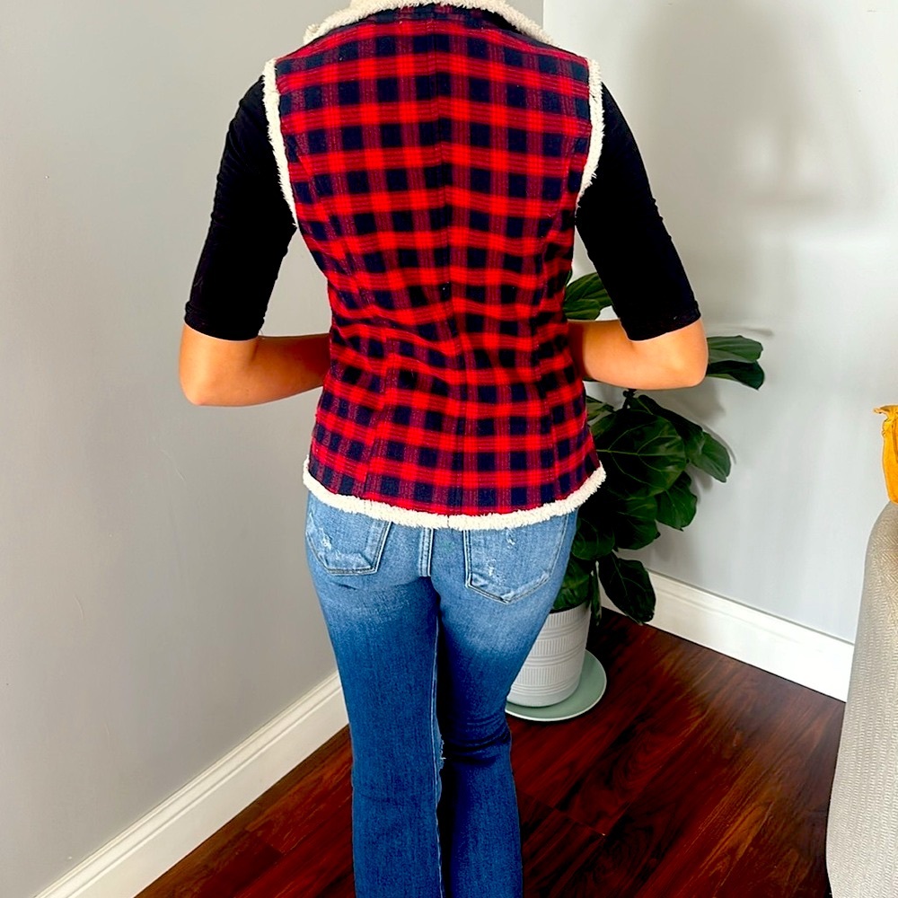 Vest - Picture 2 of 2